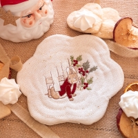 Pierre sous la barrière décorée pour Noël